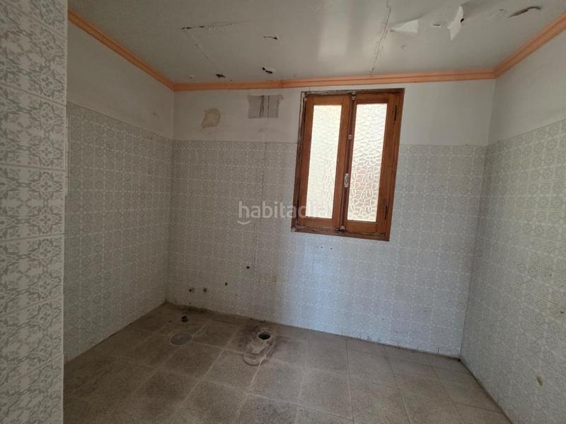 Foto 5ca522b8-dfd3-4477-b4bc-e0bc9b4eed2c. Piso  a reformar en Sax