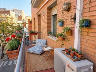 Etagenwohnung  Calle de la garrotxa. Tu nuevo proyecto te espera! gran piso totalmente exterior con t