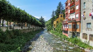Geb�ude in Ribes de Freser. Edificio de apartamentos tur�sticos en venta en ribes de freser