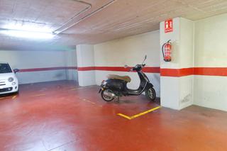 Aparcament cotxe a Avinguda del primat reig 181