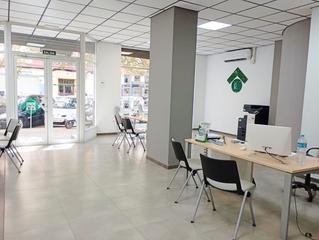 Business premise in Carrer de Jerónima Galés 26