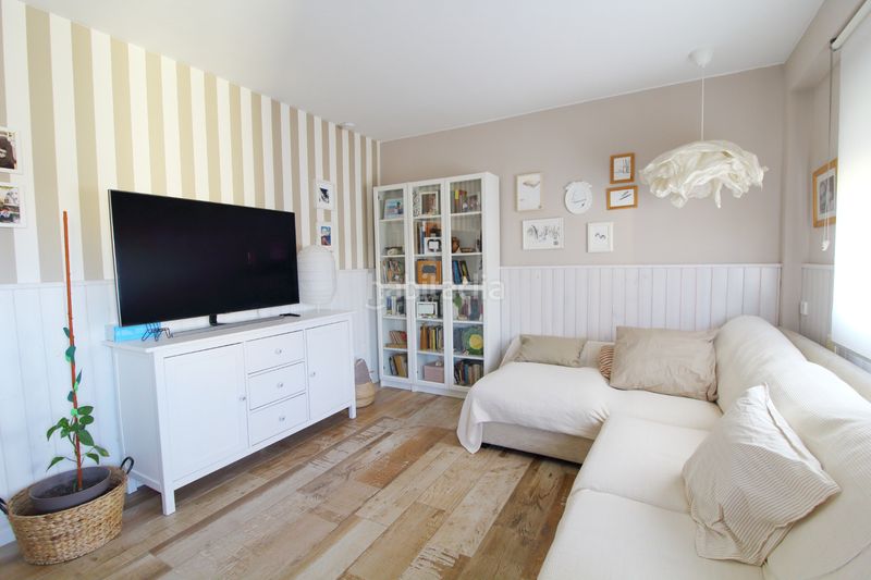 Foto 93d27ebe-8445-4449-8493-800c7426a835. Piso en Barrio Benicalap Valencia