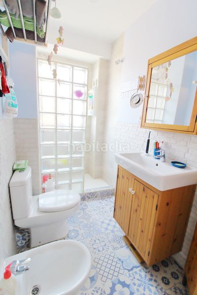 Foto e850bd02-d8ec-46c4-818f-1e8ed1656471. Piso en Barrio Benicalap Valencia