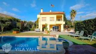 Casa  Calle font del tord. Chalet elegante y estupenda piscina!
