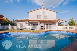 Casa  Can ribas. Doble habitatge per dues families