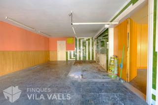 Lloguer Local Comercial  Agusti santacruz. Ideal para cualquier negocio, con visibilidad
