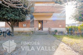 Casa  Sant pere. Casa en el pueblo con 324 m2 y gran jard�n de 1.100 m2