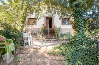 Casa  Calle castell. Gran jardín en pleno centro!