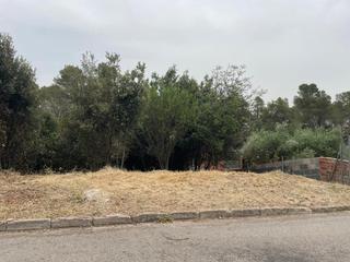Residential Plot in Caldes de Montbui. Solar edificable de 928 m2. ligera pendiente descendiente