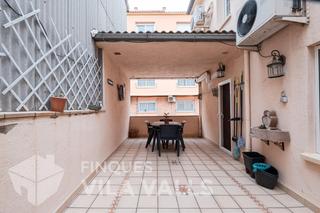 Haus in Caldes de Montbui. Casa esquinera cerca del centro de caldes!