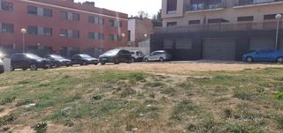 Terreny residencial en Escoles 9. Solar para edificar 6 casas o 12-15 pisos. totalmente llano