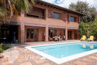 Chalet  Lladoners. Casa bioclimática y casa de invitados en una parcela de 2300 m2!