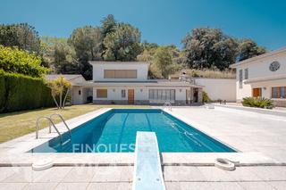 Chalet  C del rossell. Chalet con dos viviendas independientes !