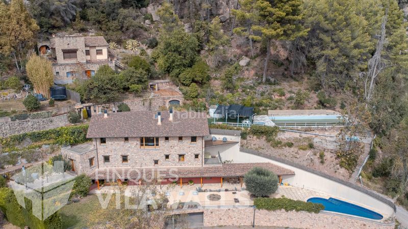 Foto 20b5fd27-37f7-419a-b557-22e94a6fc601. Xalet amb aparcament piscina a Gallifa