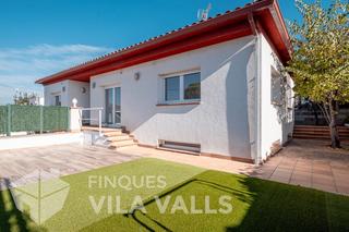 Xalet  Av caganell. Casa a 4 vientos con jardín espaciosa, versátil y lista para ti