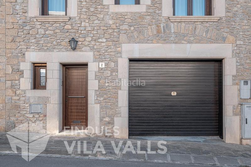 Foto 0e78cecc-53a6-460c-8119-8b52148fbaf5. Casa  de piedra en el centro con jardín en Castellcir
