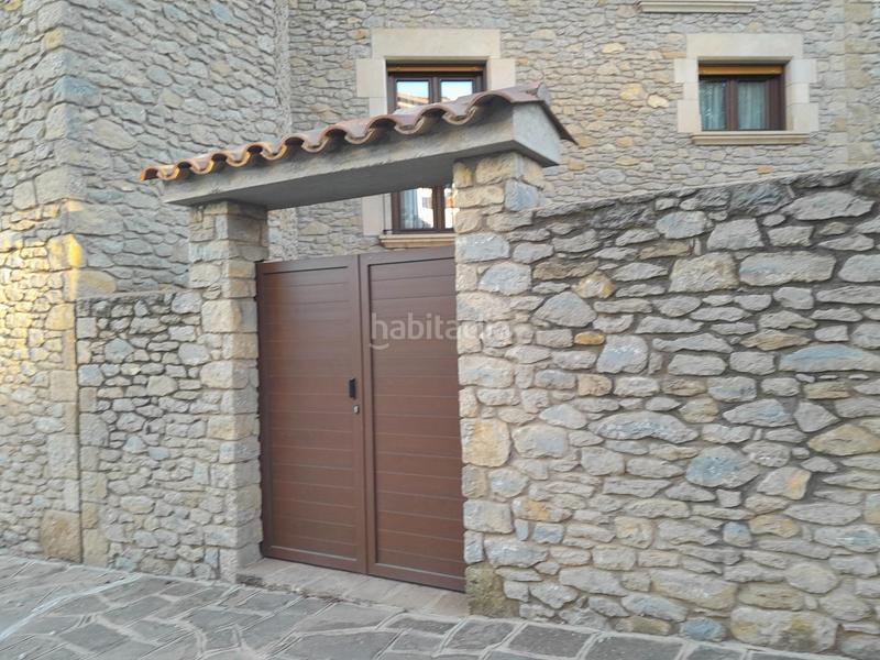 Foto 5f77143e-21ef-4f5b-a4a3-dcfb47bcfe31. Casa  de piedra en el centro con jardín en Castellcir