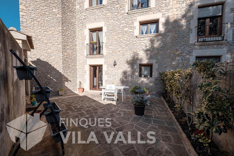 Foto a3b51242-2d24-41f9-a242-25587bf007f8. Casa  de piedra en el centro con jardín en Castellcir