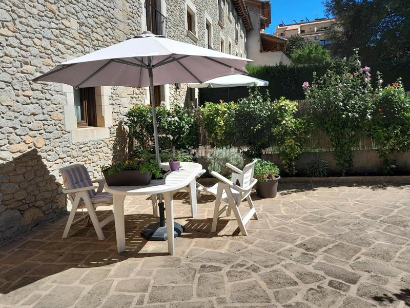 Foto fb3521c7-df3e-47e7-8e40-5efb8a4fc816. Casa  de piedra en el centro con jardín en Castellcir