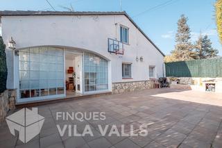 Xalet  C dels ocells. Chalet con jardín y gran planta subterránea para reformar