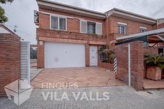 Xalet  C del migdia. Casa con amplias estancias, jardín y eficiencia energética
