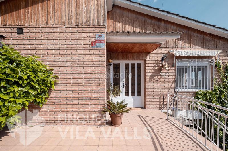 Foto 374a207a-d0a3-4372-9e61-fb6e1aeb57dd. Chalet preciosa casa dentro del pueblo con piscina en Sant Feliu de Codines