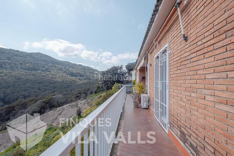 Foto 40fcf2a5-b2a3-4ed4-ab50-d8dfd37b21ec. Chalet preciosa casa dentro del pueblo con piscina en Sant Feliu de Codines