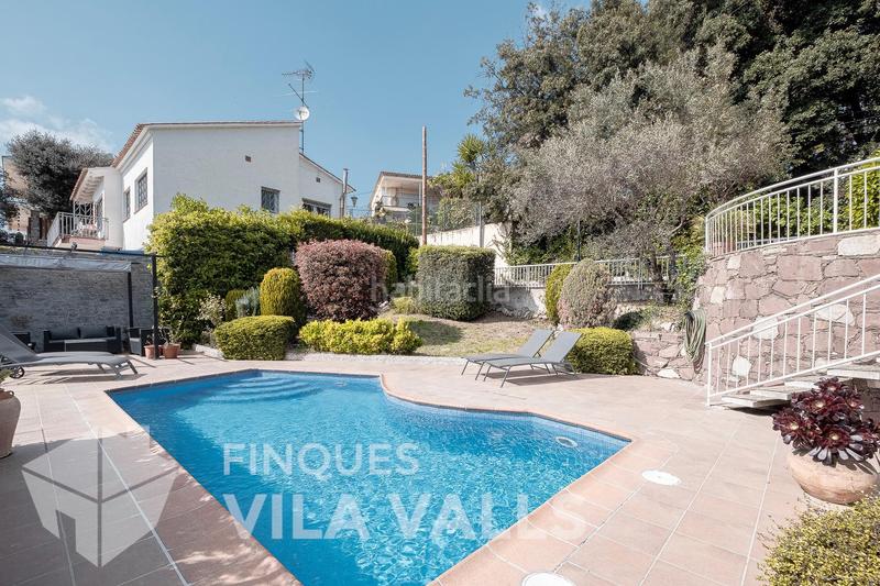 Foto 57cf2d40-47c2-4f6d-a353-6545ac96f40a. Chalet preciosa casa dentro del pueblo con piscina en Sant Feliu de Codines