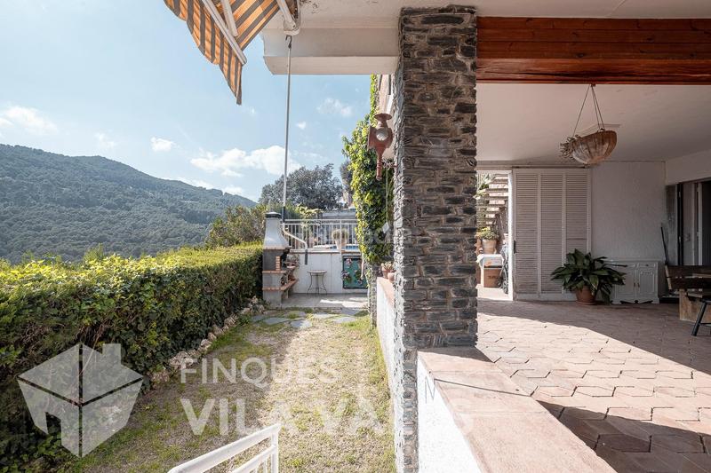 Foto 6b6604c1-6dbf-472d-9c3e-1169fe788a04. Chalet preciosa casa dentro del pueblo con piscina en Sant Feliu de Codines