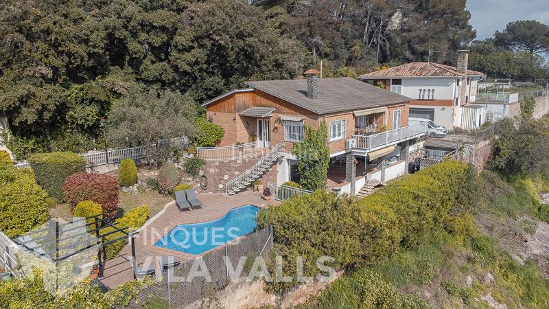 Foto 90715454-cee6-4d96-9450-4910112f7e1e. Chalet preciosa casa dentro del pueblo con piscina en Sant Feliu de Codines