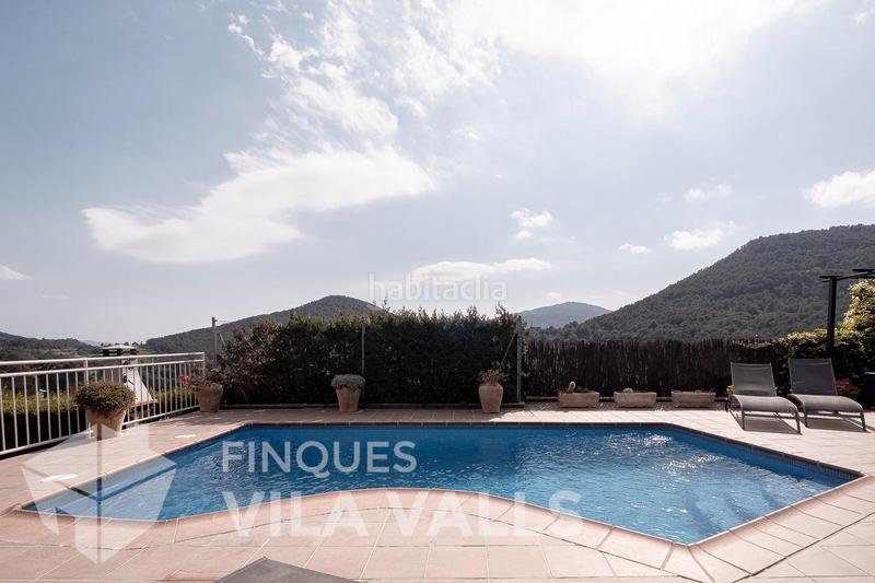 Foto c691c260-87f0-4439-b7ee-33efda0ce06a. Chalet preciosa casa dentro del pueblo con piscina en Sant Feliu de Codines