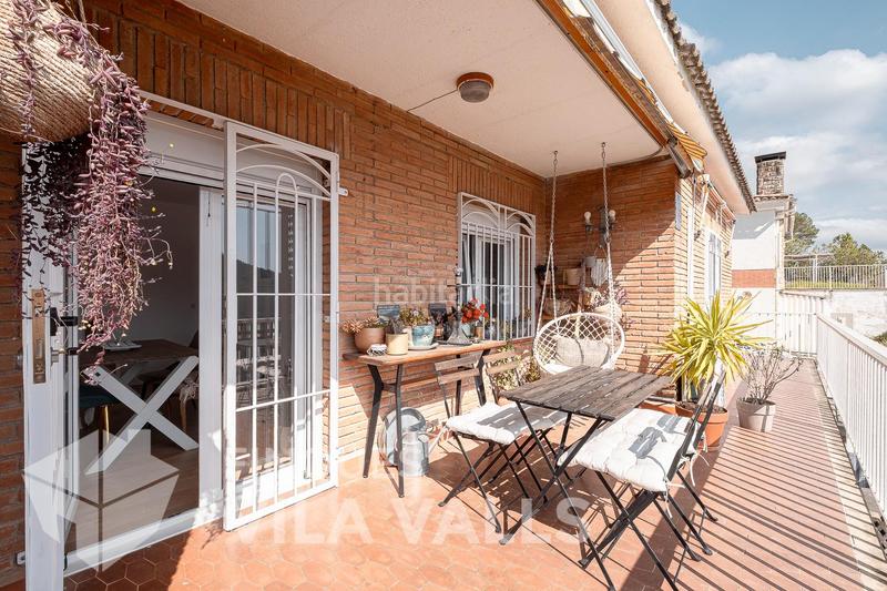 Foto defe1f82-c677-4c9a-bf8b-826b1d4f9cb4. Chalet preciosa casa dentro del pueblo con piscina en Sant Feliu de Codines