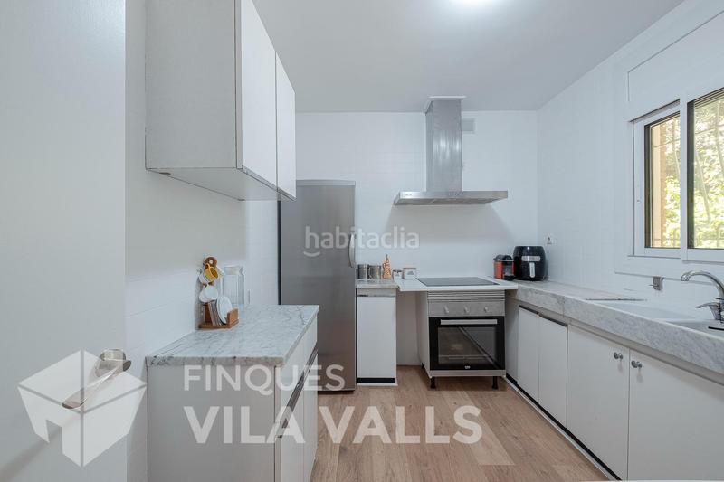 Foto e842527f-bde1-4b75-bac6-abd3d16a45d3. Chalet preciosa casa dentro del pueblo con piscina en Sant Feliu de Codines