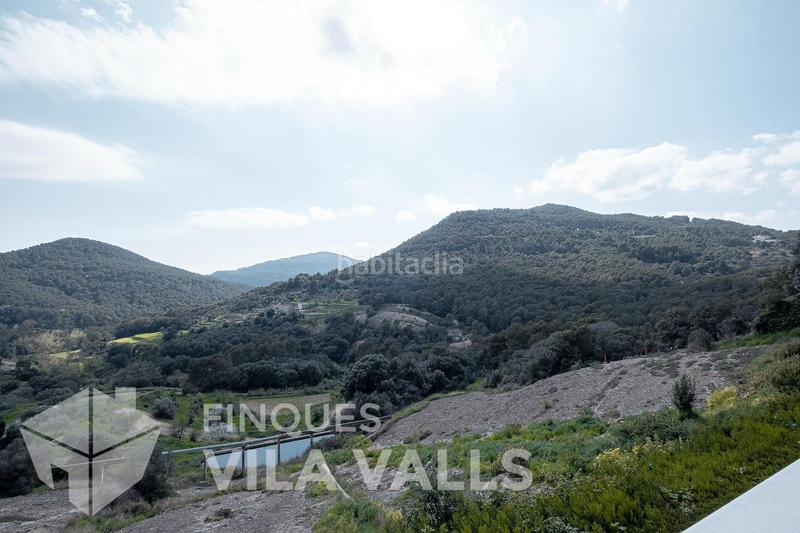 Foto e8490405-dd03-430f-b998-65a185f6d56a. Chalet preciosa casa dentro del pueblo con piscina en Sant Feliu de Codines