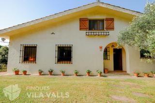 Casa  Calle vila alta. Torre amb vistes, natura i molt espai!