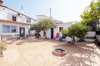 Haus  Carrer carrer doctor fleming. En la mejor zona del pueblo. casa con patio, bodega y terraza