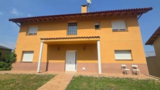 Casa  Saulons den deu. Chalet semi nuevo con garaje para 6 coches