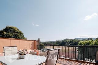 Casa a schiera in Bigues i Riells. Casa en el centro del pueblo con jardín a punto para entrar a vi