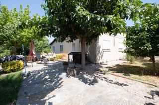 Chalet in Caldes de Montbui. Chalet con vivienda en planta