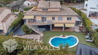 Chalet  C pimpinella. Chalet con piscina, porche, terrazas y amplios espacios interior