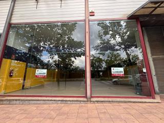 Alquiler Local Comercial en Caldes de Montbui. Local comercial de 540m en el centro de caldes de montbui