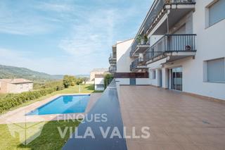 Piso  C de l'oller 4. Piso con gran terraza y piscina comunitaria en planta baja