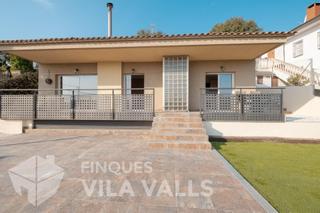 Xalet  C de la morera. Chalet con jardín, terrazas y garaje doble