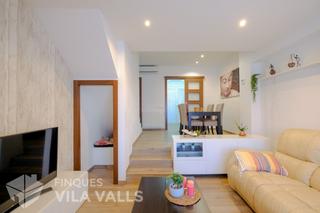 House  Calle vinyetes. Casa de pueblo totalmente reformada con 2 pk y patio
