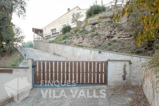 Chalet  Roures dels. Encantador chalet con gran parcela y entorno natural en castellc