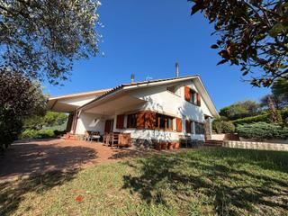 Affitto Casa in Bigues i Riells del Fai. Casa espectacular con jardín y piscina en bigues i riells