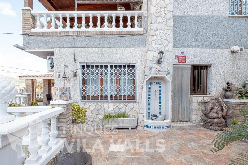 Foto 9ee4fa20-177e-405a-ba38-a3ab8776d8bd. Chalet con riscaldamento parcheggio piscina in Bigues i Riells del Fai