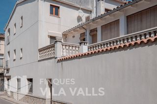 Casa a Caldes de Montbui. Casa adosada esquinera en el centro de caldes!