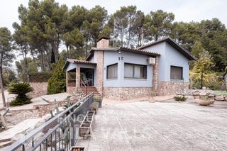 Xalet  C del migdia. Casa en planta con jard�n y garaje en riells oportunidad