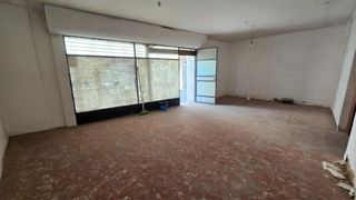 Local Comercial en Caldes de Montbui. Local comercial per reformar